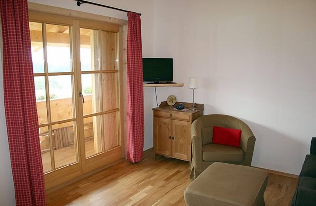 Apartment Simsseeblick with 2 separate bedrooms, 3 adults and 1 child