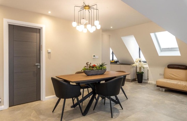 Apartment - Sleeps 4 & Free Parking