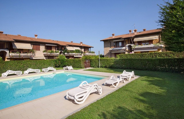 Apartment Smeraldo with Pool