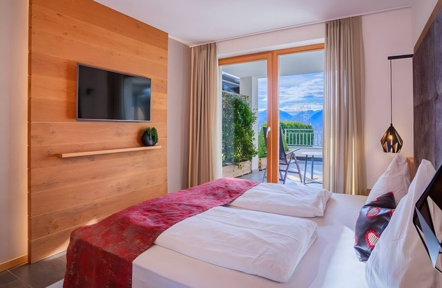 Apartment 'Sonnenblume 2' with Mountain View, Shared Pool and Wi-Fi