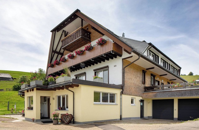 Apartment 'Sport Rees - Ferienwohnung Stefanie' with Mountain View, Shared Terrace and Wi-Fi