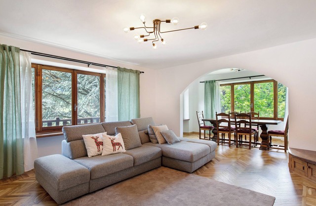 Apartment 'Spazioso Appartamento Con Vista' with Mountain View, Shared Garden and Wi-Fi