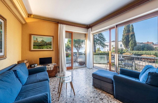 Apartment 'Spiaggia D'oro Lake View' with Lake View And Wi-Fi