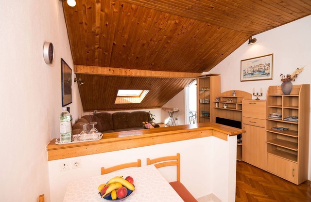 Apartment Srđ - Two-Bedroom Apartment with Balcony and Sea View