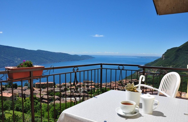 Apartment "Stella del Garda 1" with Balcony & Wi-Fi