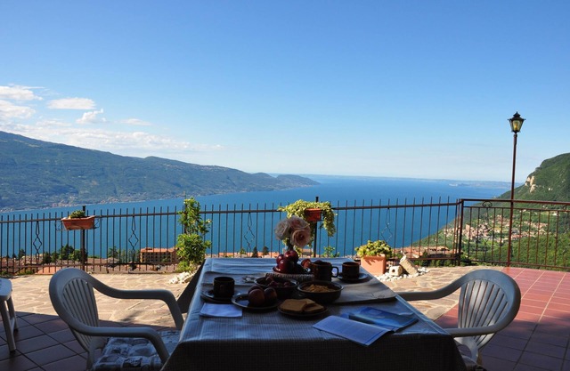 Apartment "Stella del Garda 2" with Lake and Mountain View, Terrace, Garden & Wi-Fi