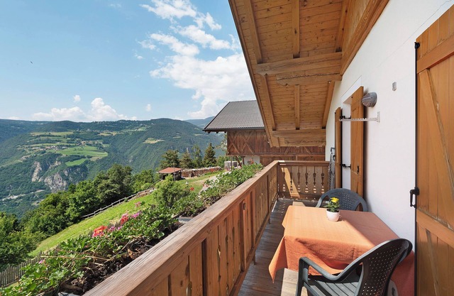 Apartment "Stinerhof - Panoramablick" with Mountain View, Balcony & Garden