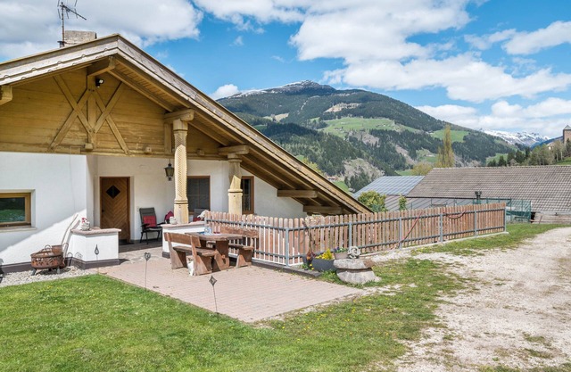 Apartment "Stofnerhof Neu" with Mountain View, Shared Garden & Wi-Fi