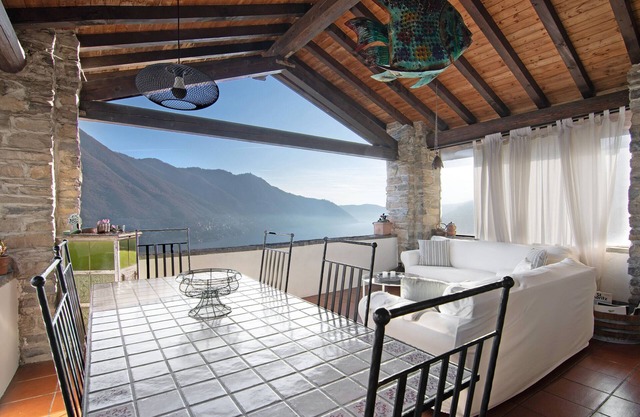 Apartment "Stone house and dependance 7 pers" with Lake View & Wi-Fi