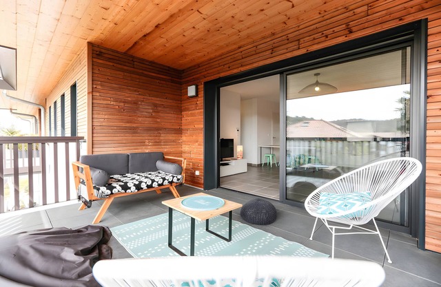Apartment 'Style Landais' with Private Terrace, Wi-Fi and Air Conditioning