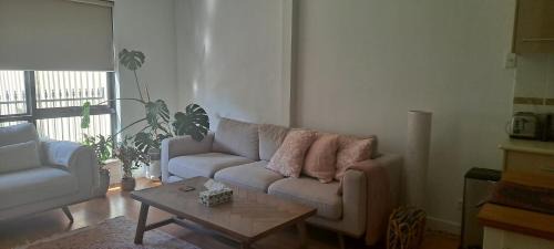 Apartment-style townhouse in East Fremanle
