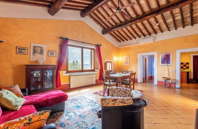 Apartment 'Sulle Colline Di Siena' with Shared Pool, Wi-Fi and Air Conditioning