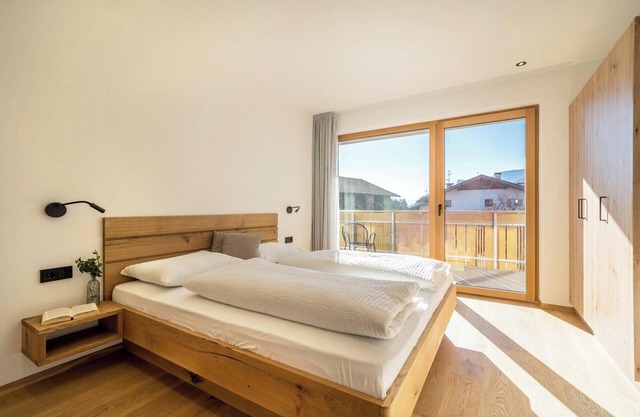 Apartment "Sunnig - Sonennschein" with Mountain View, Balcony & Wi-Fi