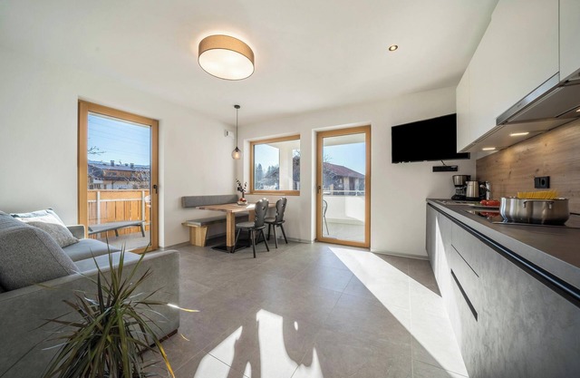 Apartment "Sunnig - Sonnenaufgang" with Mountain View, Balcony & Wi-Fi