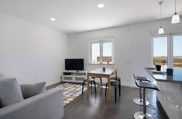 Apartment Sunshine with Sea View, Balconies & Wi-Fi