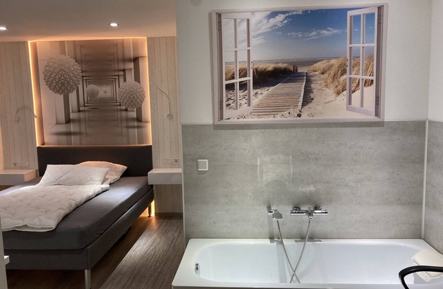 Apartment-Superior-Private Bathroom-Garden view-Zimmer 102