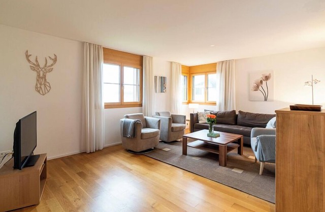 Apartment Survesta, approx. 120m2 located just outside the city center of Flims.