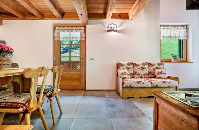 Apartment 'Sussurro Del Ruscello' with mountain view, shared garden and Wi-Fi