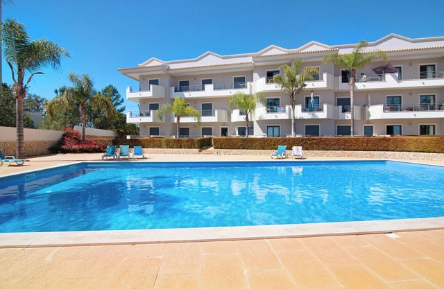 Apartment "T1 - Em Zona Tranquila" with A/C, Pool & Wi-Fi
