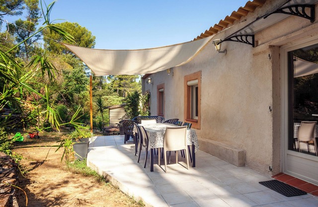 Apartment 'T2 Dans Les Pins' with Private Terrace, Wi-Fi and Air Conditioning