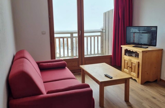 Apartment T3 with garage 2 rooms 6 persons very equipped with 150m tracks