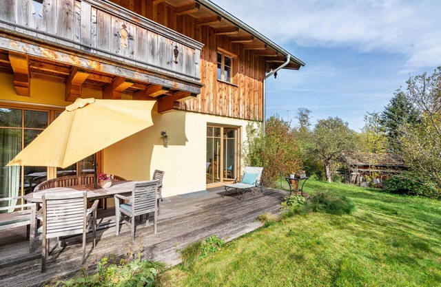 Apartment "Tegernseele" with Mountain View, Private Terrace & Wi-Fi
