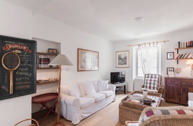 Apartment 'Tenuta Naiano Leonardo' with Shared Garden, Wi-Fi and Air Conditioning