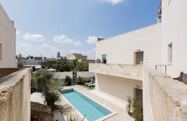 Apartment terrace,AC,WI-FI,pool and garden access