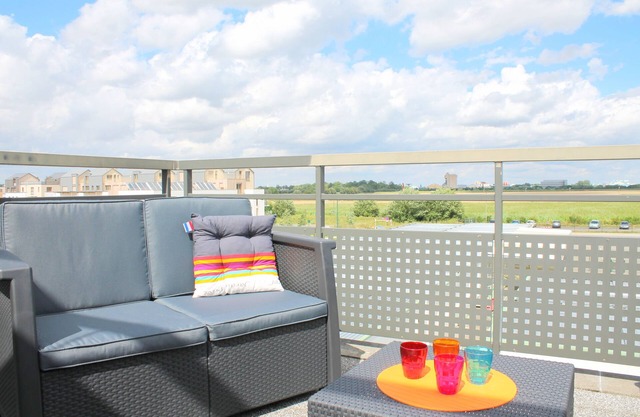 Apartment/Terrace Amazing Views of Disneyland Park! (DISNEY 2)