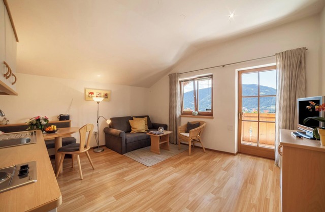 Apartment "Texelblick Rainegg" with Mountain View, Wi-Fi, Garden & Balcony