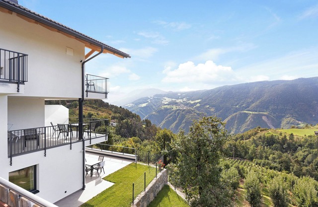 Apartment "Thalerhof Naturae Rupes" with Mountain View, Garden & Wi-Fi