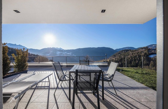 Apartment "Thalerhof Naturae Lignum" with Mountain View, Garden & Wi-Fi