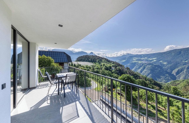 Apartment "Thalerhof Naturae Montes Ritten" with Mountain View, Terrace & Wi-Fi