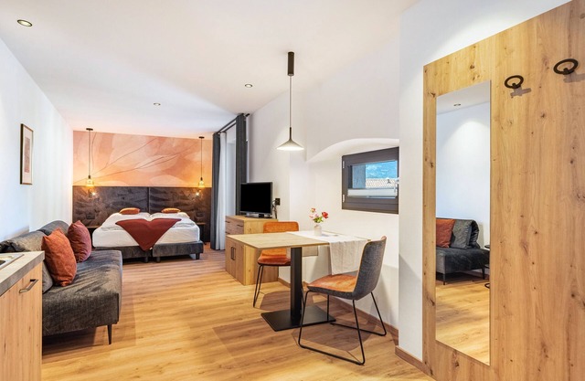 Apartment 'Thanhammer Porphyr' with Mountain View, Shared Terrace and Pool