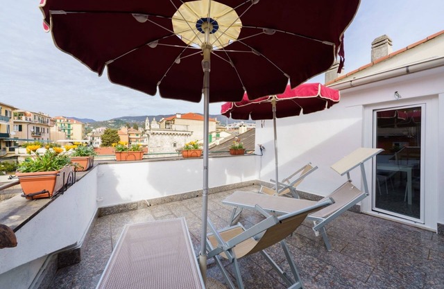 Apartment 'The Riviera' with Mountain View, Wi-Fi and Air Conditioning