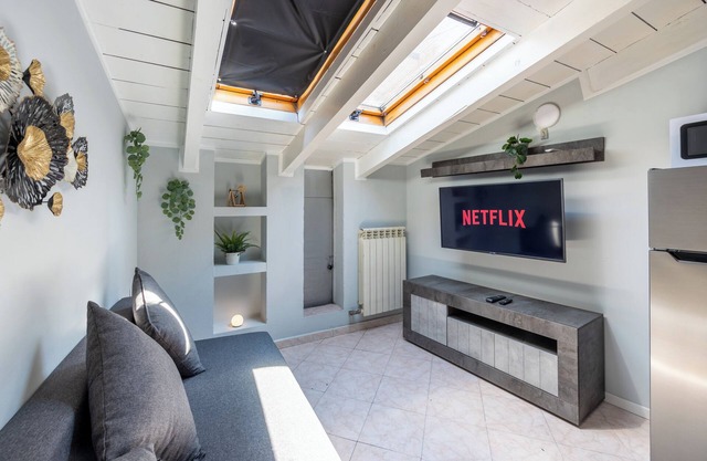 Apartment 'Tiny House with Parking' with Wi-Fi and Air Conditioning