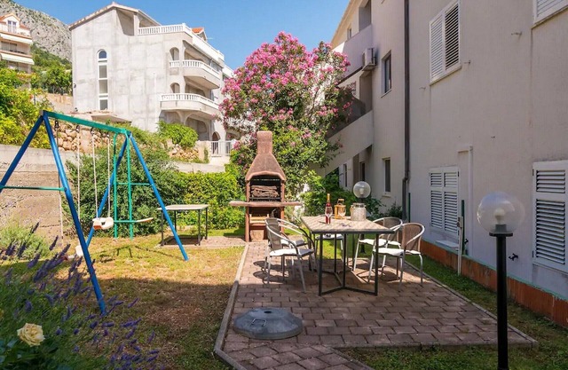 Apartment Tomas with balcony and sea view