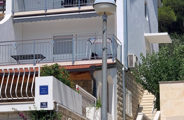 Apartment Tonci 2. OG; (2 + 2) with beautiful sea views