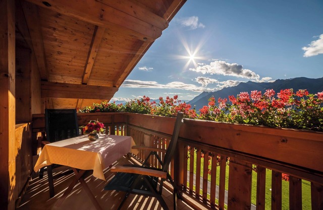 Apartment “Tonigbauernhof Blumenwiese” with Mountain View, Balcony & Wi-Fi
