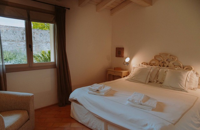Apartment 'Topazio' with Shared Pool, Wi-Fi and Air Conditioning