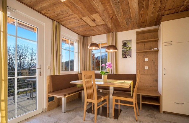 Apartment “Treyer 8 Romantica” with Mountain View, Wi-Fi, Terrace & Garden