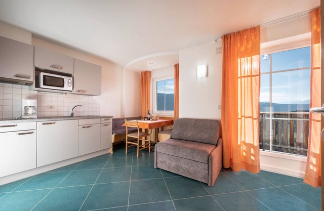 Apartment “Treyer 5 Typ A” with Mountain View, Wi-Fi, Balcony & Garden