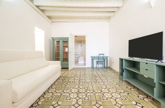 Apartment 'Tra-monti E Mare' with Sea View, Wi-Fi and Air Conditioning
