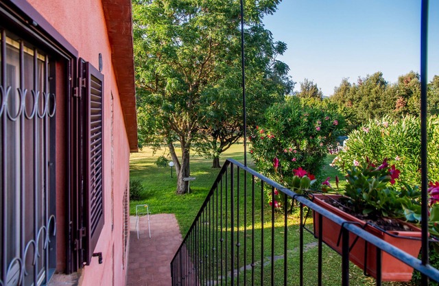 Apartment 'Tramonto' with Private Garden, Wi-Fi and Air Conditioning