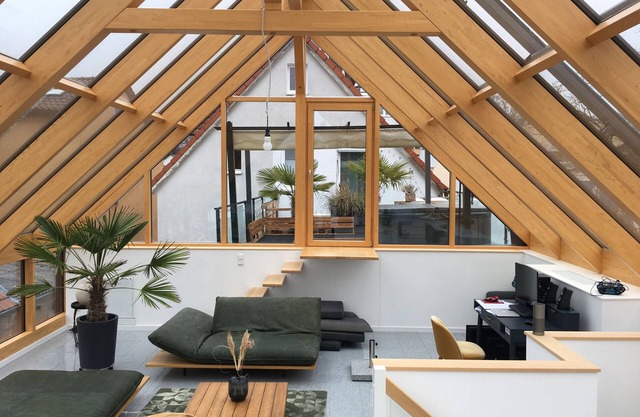 Apartment 'Traumhaftes Loft Wintergarten' with Shared Terrace, Wi-Fi and Air Conditioning