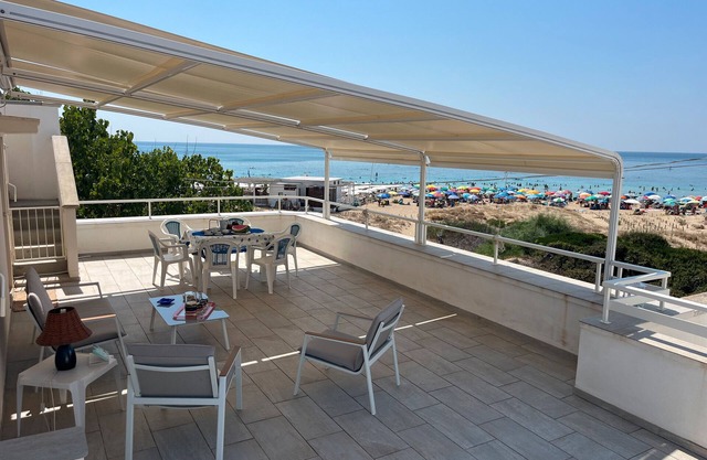 Apartment 'Tre Acini' with Sea View, Wi-Fi and Air Conditioning