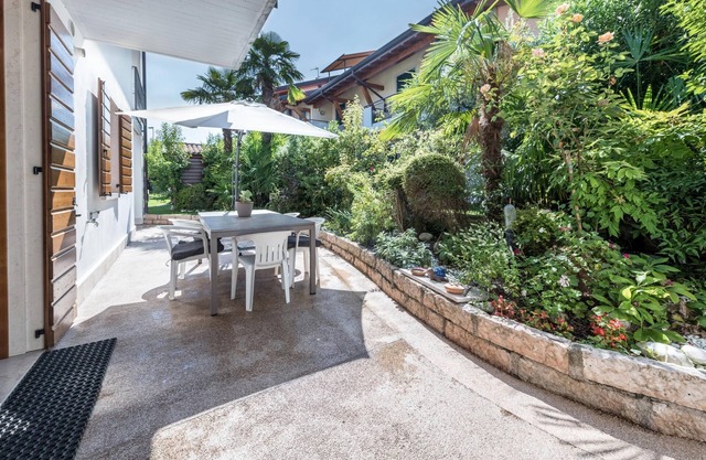 Apartment "Trento 33" with pool, air conditioning, Wi-Fi & Garden