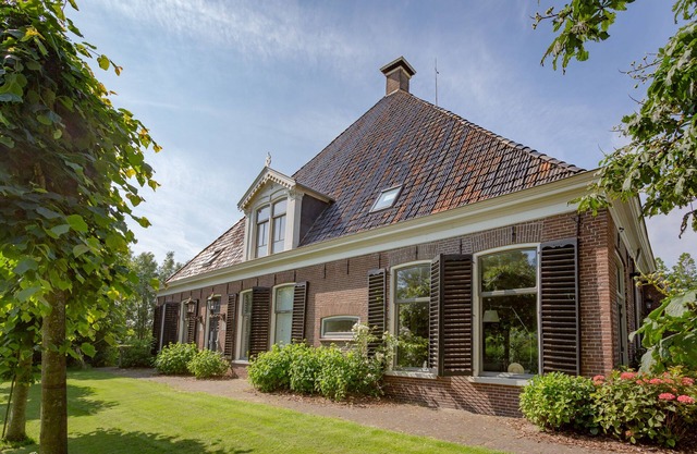 Apartment Trije (max 4 pers) in former farmhouse within walking distance of Workum