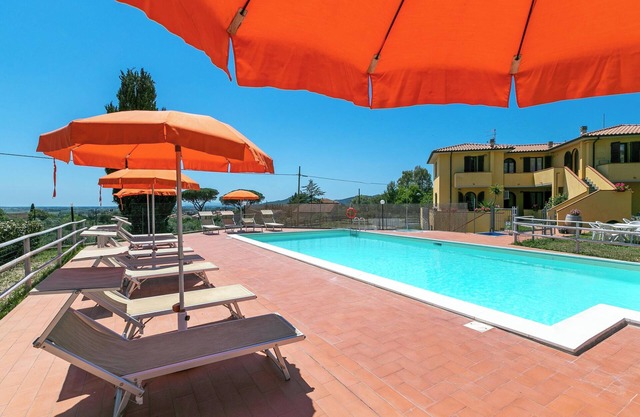 Apartment 'Trilocale Leccino' with Terrace, Shared Pool & Wi-Fi