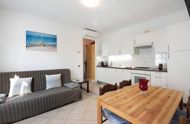 Apartment "Trilocale San Nazario" near Beach with A/C